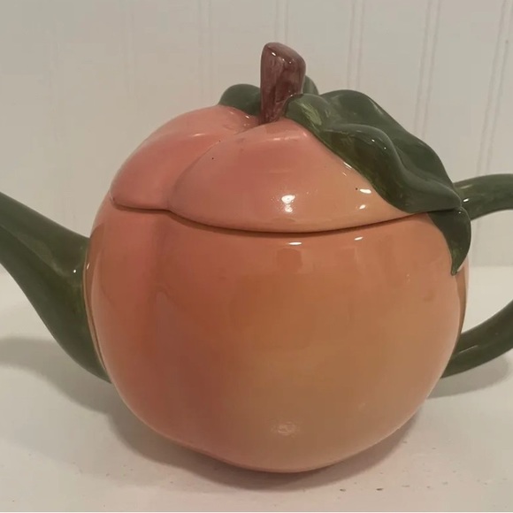 Peach Teapot With Lid By Telaflora 🫖 🍑 - Picture 3 of 5